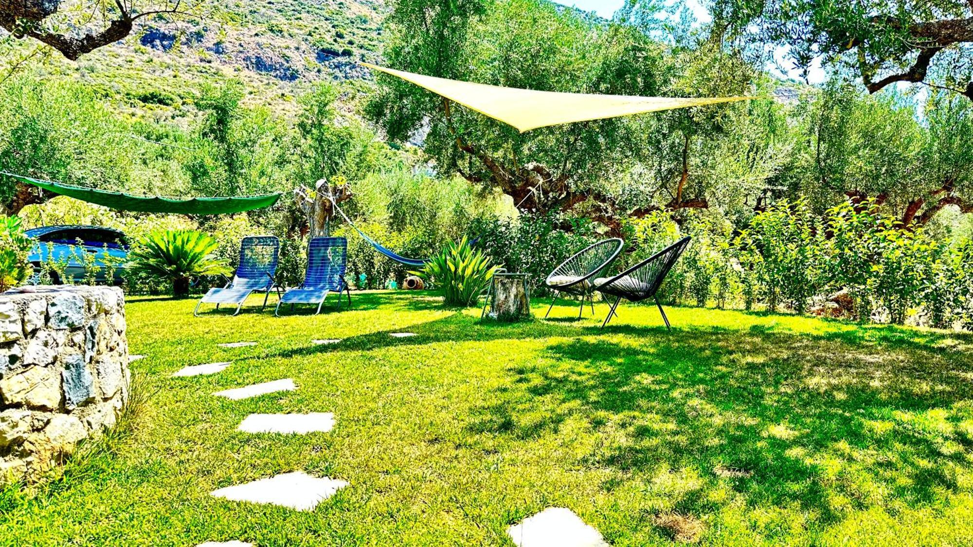 The Secret Garden At Villa Georgia กาลามาตา ภายนอก รูปภาพ