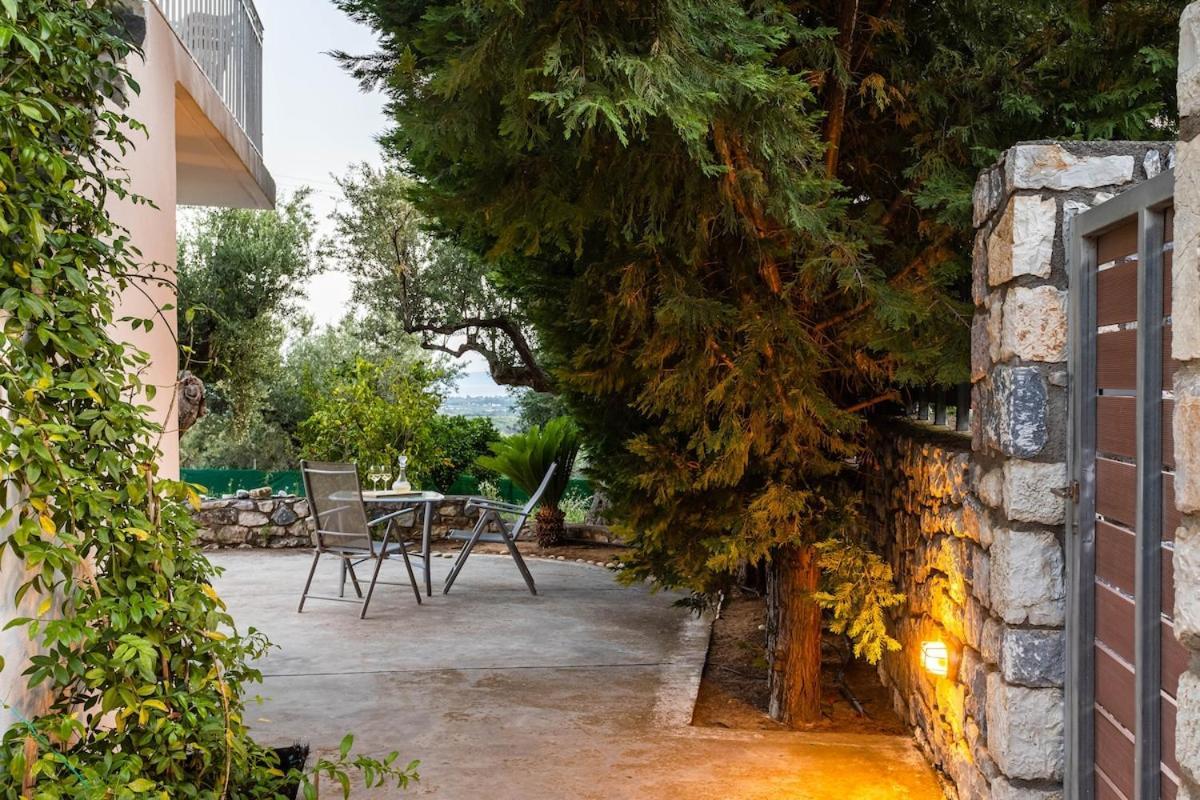 The Secret Garden At Villa Georgia กาลามาตา ภายนอก รูปภาพ